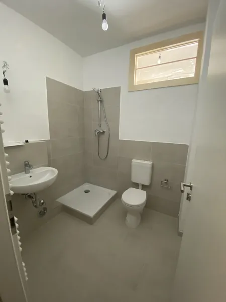 Renovierungsbedürftig - 1 Zimmerwohnung mit neuem Duschbad — photo 1